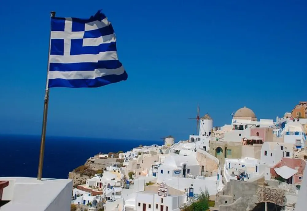 Caniculă devastatoare în Grecia: Turist american găsit mort pe Insula Corfu