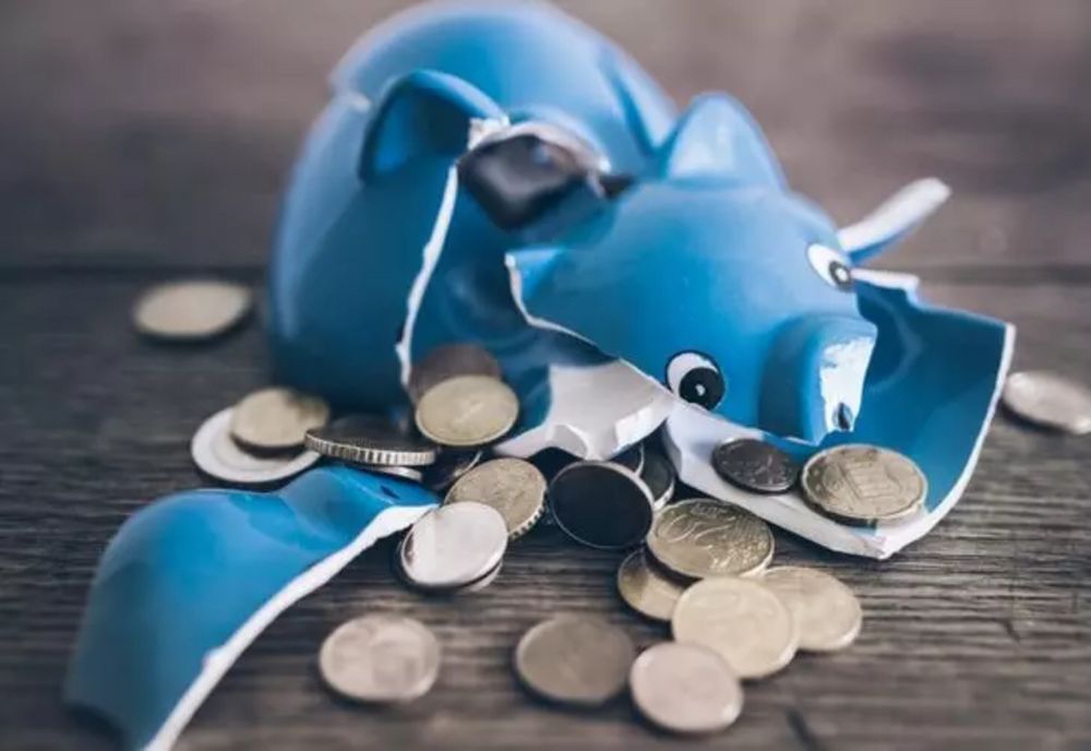 Lovitură pentru români: Ratele cresc din nou de la 1 octombrie. Nici cei cu IRCC nu scapă