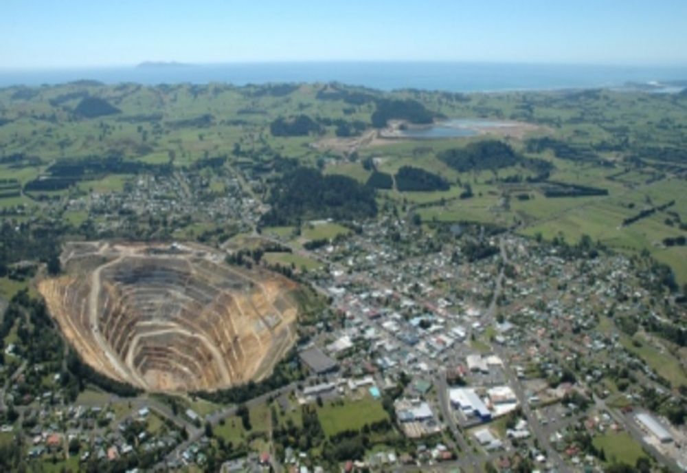 Peste două decenii de controverse în jurul Roșia Montană. Cum s-a făcut transferul licenței de exploatare