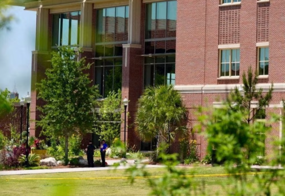 ATAC ARMAT ÎNTR-UN CAMPUS UNIVERSITAR DIN FLORIDA. DOUĂ PERSOANE UCISE ȘI ȘASE RĂNITE