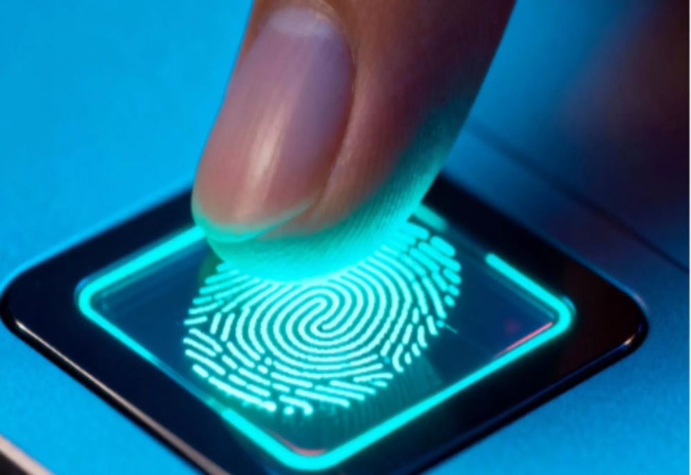 UE accelerează pașaportul digital pe telefon, dar apar temeri privind supravegherea biometrică