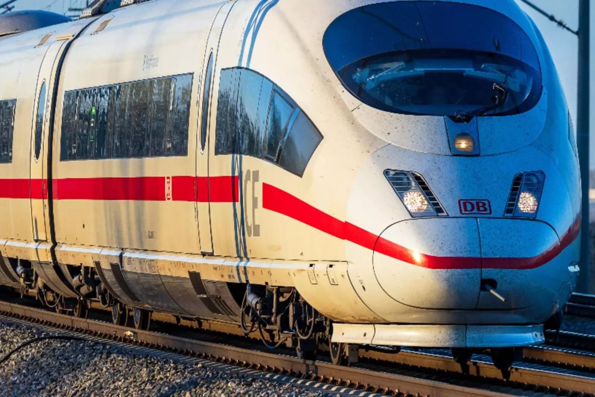 Explozie într-un tren de mare viteză din Germania: 12 persoane au fost rănite. Suspectul, imobilizat de pasageri