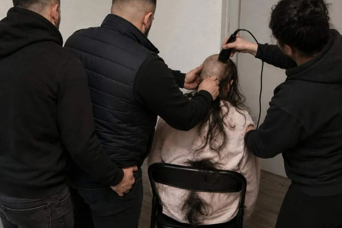 Româncă umilită în Franța după o presupusă relație extraconjugală. A fost tunsă cu forța și agresată de mai mulți membri ai familiei