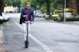 Reguli dure pentru trotinetele electrice în Germania. Firmele de închirieri vor plăti pentru accidente