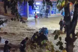 Inundații în Istanbul: cel puțin doi morți, școli închise și trafic blocat de ploile torențiale