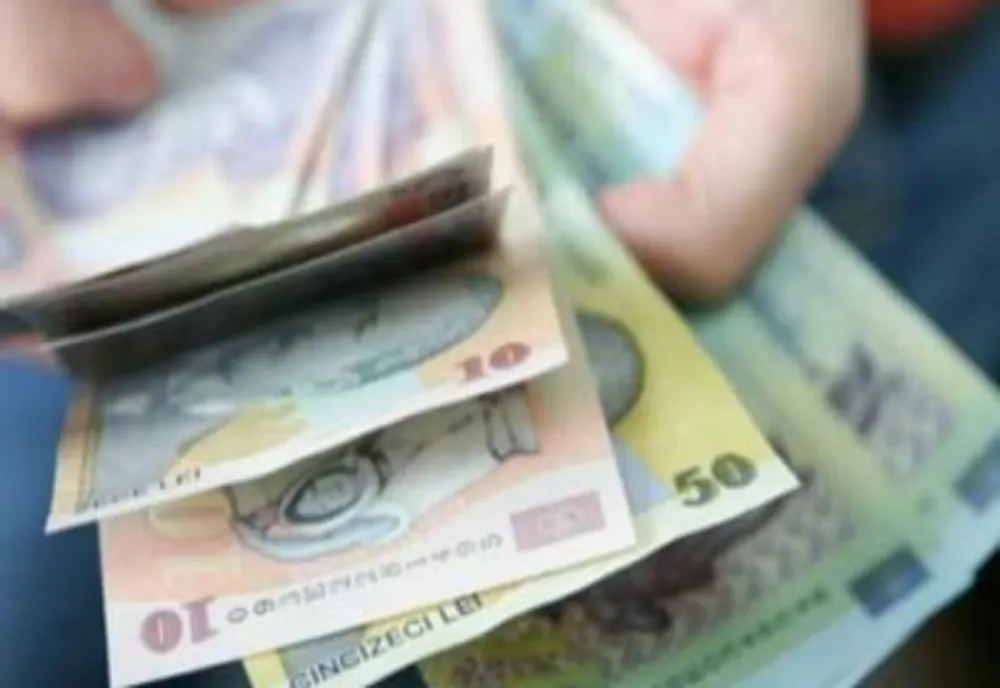 Guvernul dă cu o mână și ia cu două: Crește salariile din construcții, dar introduce taxe