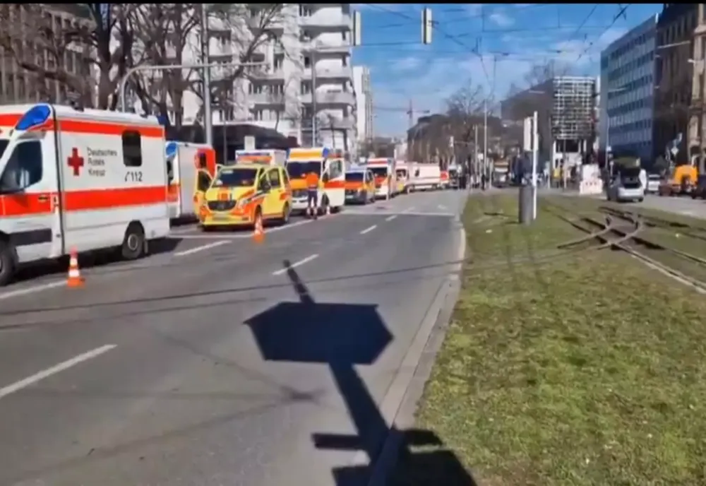ALERTĂ DE POSIBIL ATAC TERORIST ÎN GERMANIA: UN AUTOTURISM A INTRAT ÎNTR-UN GRUP DE OAMENI