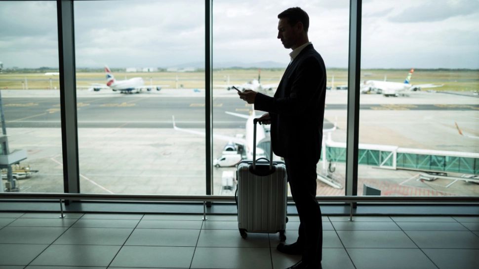 Zboruri anulate și restricții pe aeroporturi