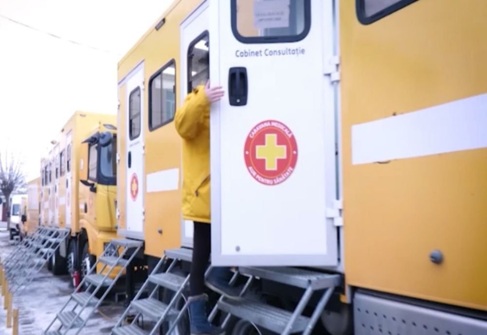 Caravana Medicală, pentru a doua zi la Părău. Oamenii, bucuroși că pot face analize gratuite. Medicii voluntari au tratat peste 14.000 de persoane