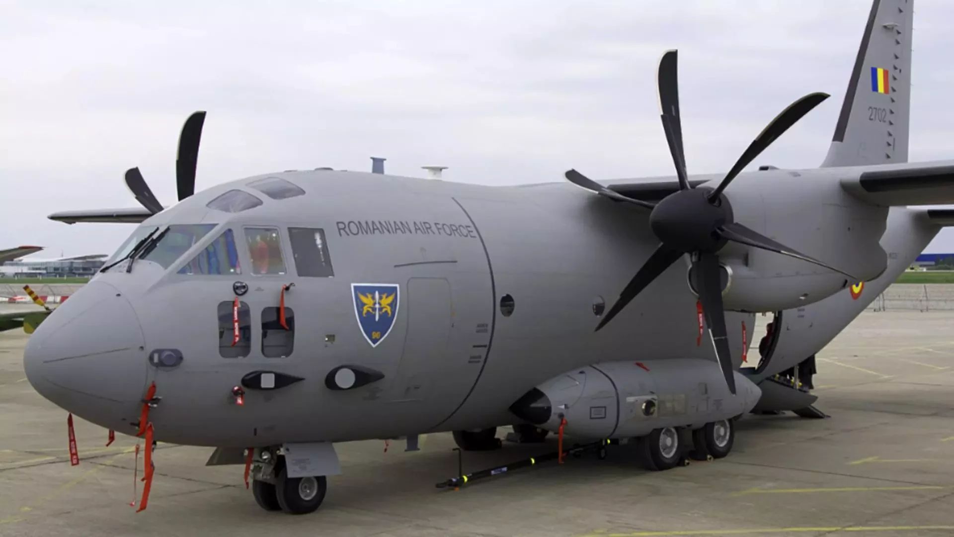 Trei pacienți cu arsuri, transportați în Germania cu o aeronavă militară românească