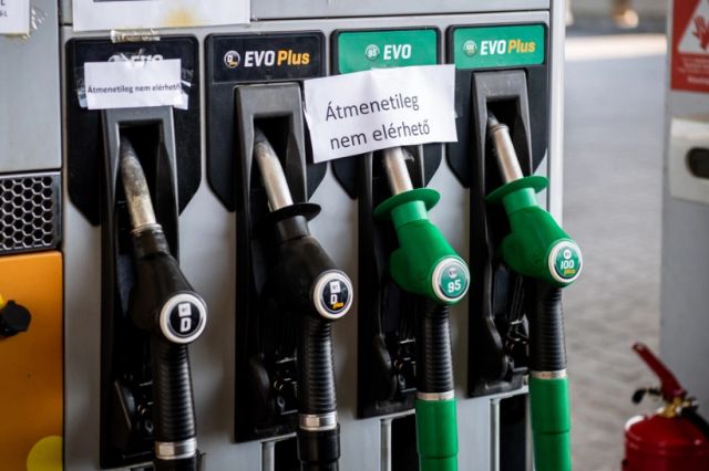 Petrolul s-a ieftinit semnificativ pe pieţele internaţionale